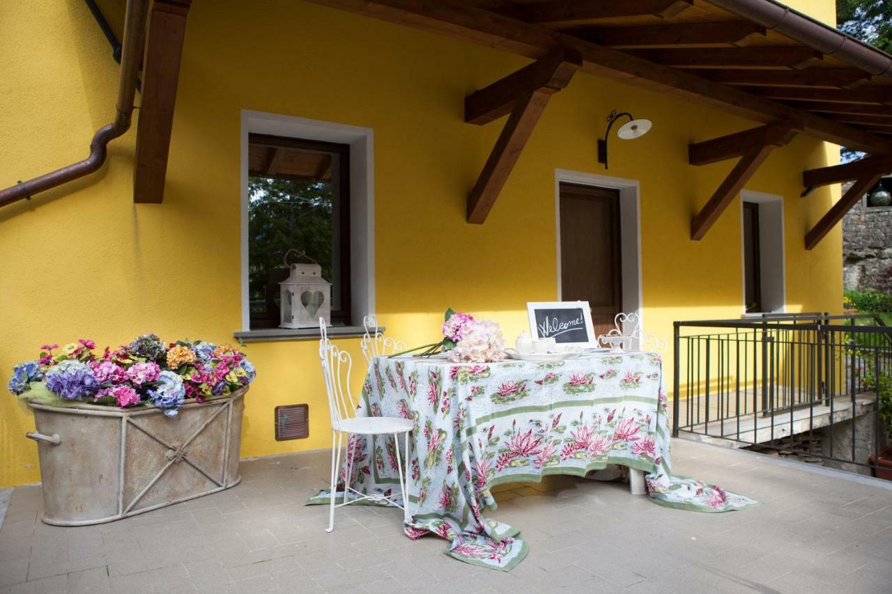 Agriturismo La Logia Du Scurnoto Zeri Luaran gambar